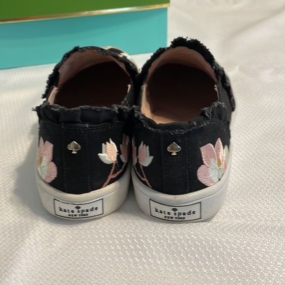 Perfect for Fall! Kate Spade Leonie Sneaker black floral. - Picture 2 of 5